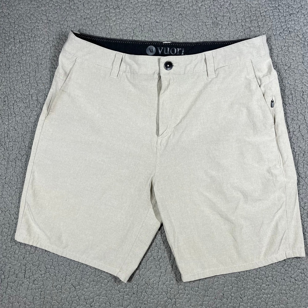 Vuori Aim Shorts Mens 33 Khaki Beige Stretch Hybrid Performance V368